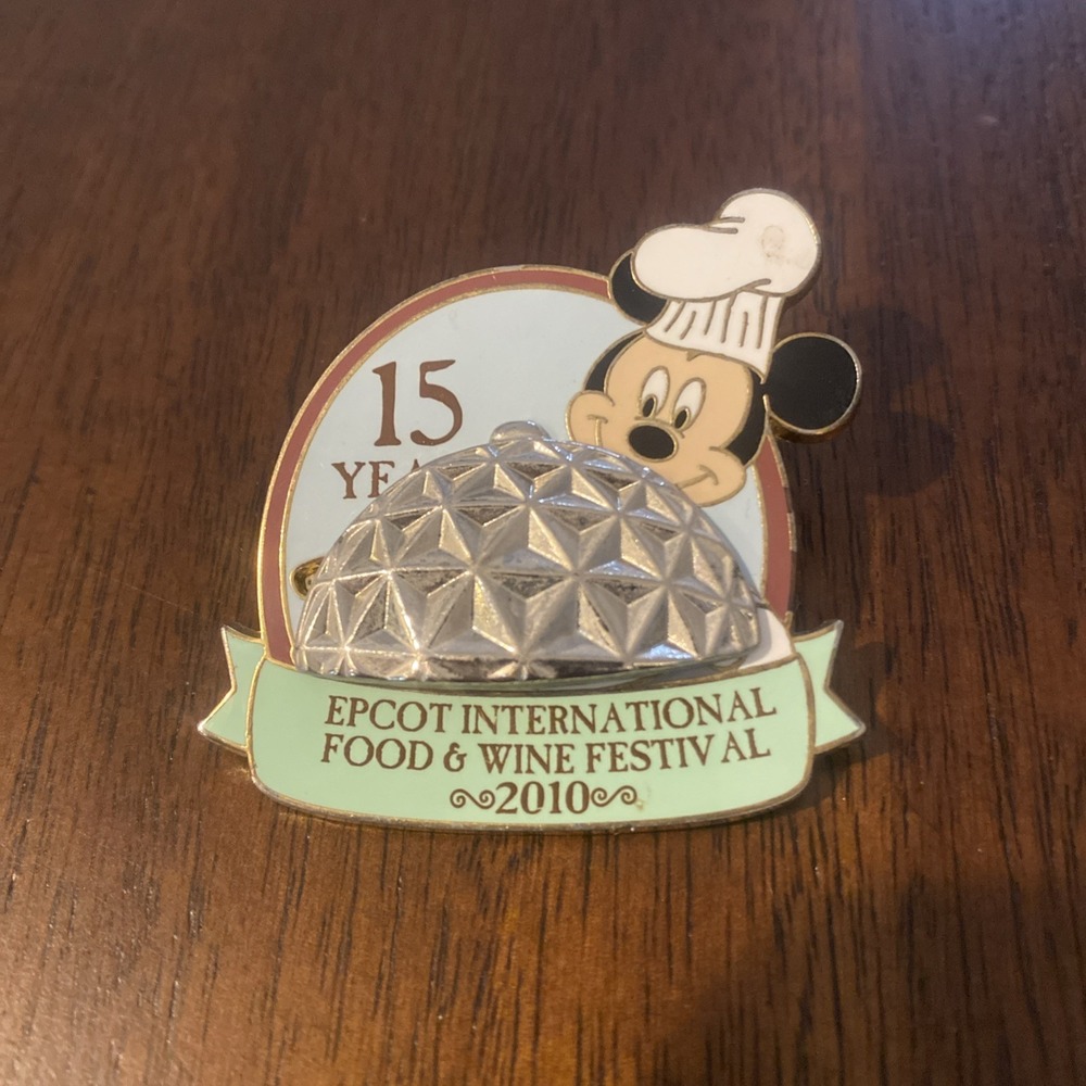 Disney Epcot 2010 Food & Wine Festival 15 Years Mickey Mouse Locking Pin